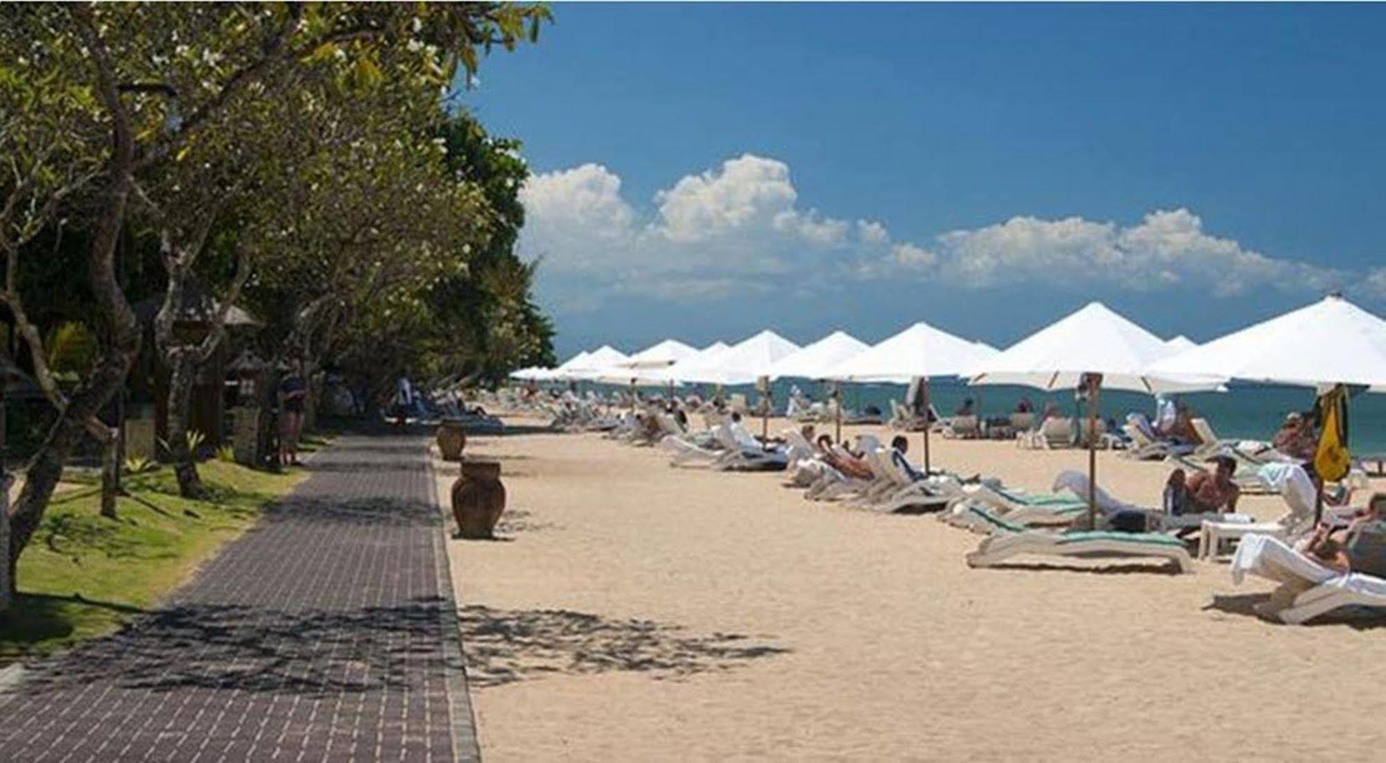 Zuk Hotel Legian Buitenkant foto
